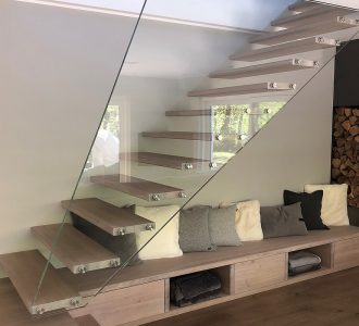 Glass handrail on staircases